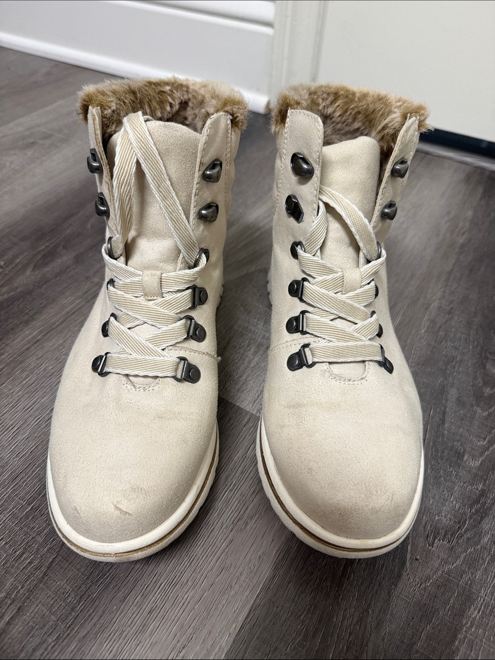 Cliffs by WHITE MOUNTAIN Cream Faux-Fur Lace-Up Winter Ankle Boots 8.5W
